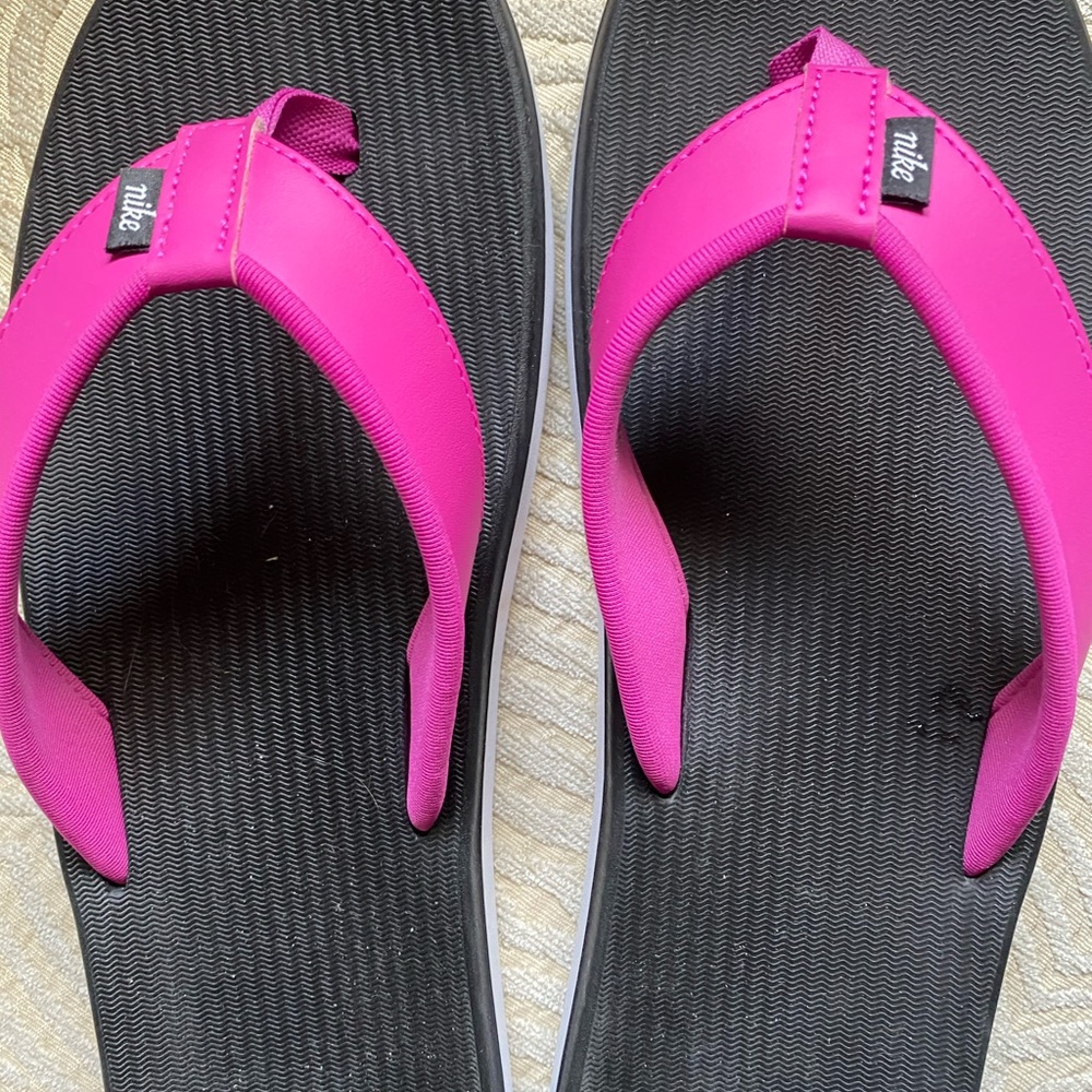 Woman’s Size 11 Nike Sandals